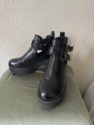 Botines negros hebilla plataforma