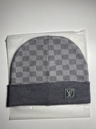 Gorro Louis Vuitton Gris y Blanco