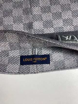 Gorro Louis Vuitton Gris y Blanco