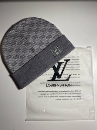 Gorro Louis Vuitton Gris y Blanco
