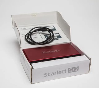 Focusrite Scarlett 2i2 3a Gen + Caja