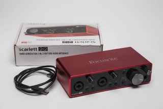Focusrite Scarlett 2i2 3a Gen + Caja