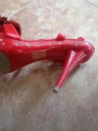 Talla 41. Zapatos de tacón rojos