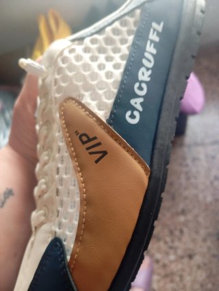Deportivos zuecos hombre beige y azul