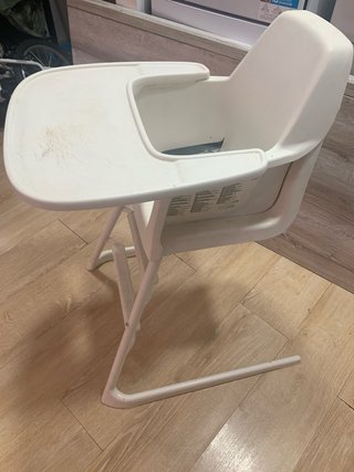 Trona blanca para bebé