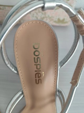 Sandalias plateadas tacón cuadrado