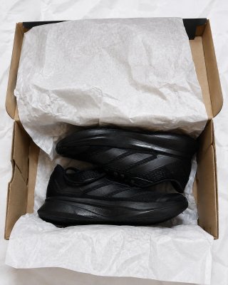 Zapatillas ADIDAS negras nuevas – sin estrenar