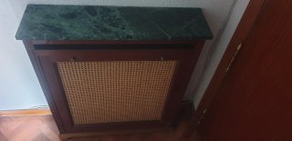 Cubre radiador madera y mármol 70x85x20