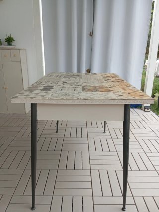 Tavolo da cucina o studio con cassetto