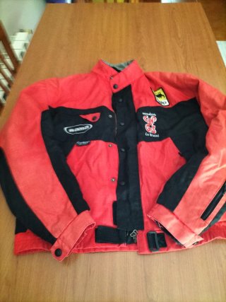 Cazadora Talla XXL Negro/Rojo Buen Estado