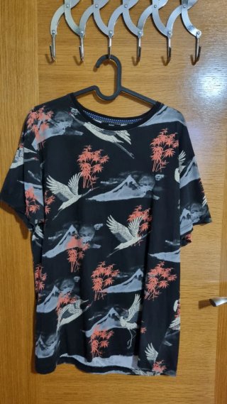 CAM 15 - Camiseta estampada grullas y montañas