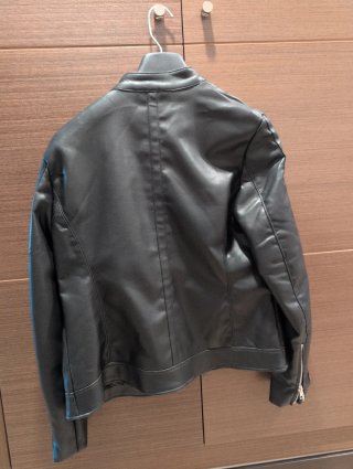 Cazadora polipiel negra Talla L sin usar