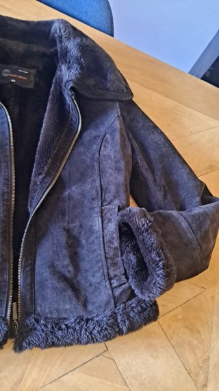 Chaqueta de piel marrón con forro