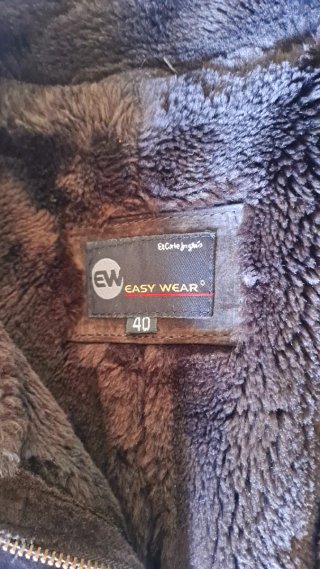 Chaqueta de piel marrón con forro