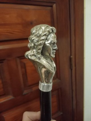 Colección de bastones con bustos de músicos