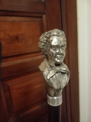 Colección de bastones con bustos de músicos