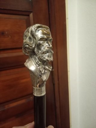 Colección de bastones con bustos de músicos