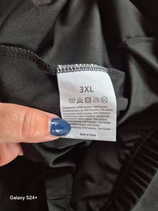 Calções pretos com bolso de lado