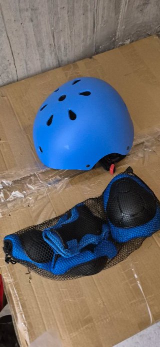 Set de protección casco, rodilleras y coderas.