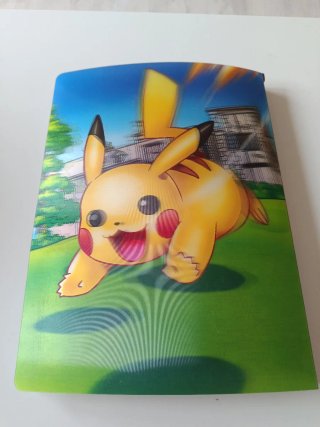 Álbum de cartas Pokémon con 432 cartas