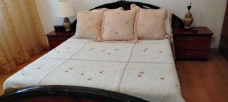 Cama matrimonio 1.35 + mesitas y tocador