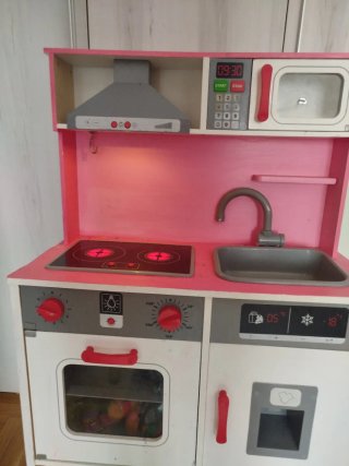 Cocina de juguete rosa