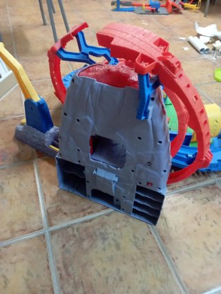 Hot Wheels T-Rex Volcán Arena