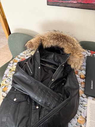 Chaqueta de cuero negra