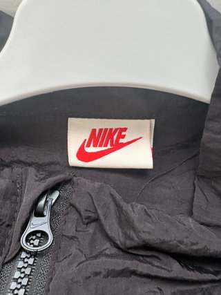 Cortavientos Nike Negro