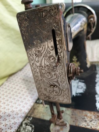 Máquina de coser SINGER antigua