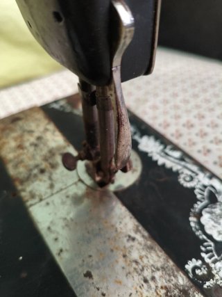 Máquina de coser SINGER antigua