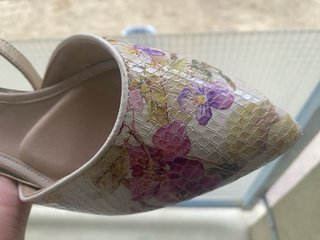 Zapatos planos con estampado floral