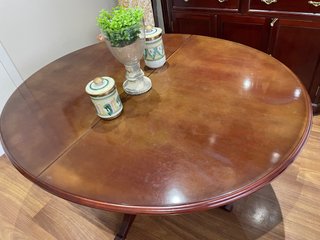 Mesa de salón madera caoba