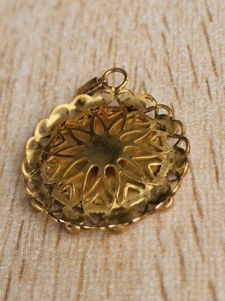 Pendente Vintage com Strass Vermelhos