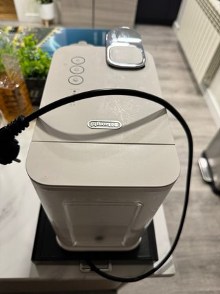 Cafetera Nespresso DeLonghi Beige