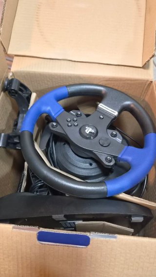 Volante Thrustmaster para PlayStation