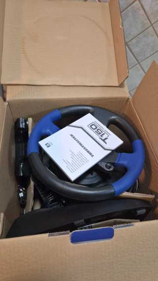 Volante Thrustmaster para PlayStation