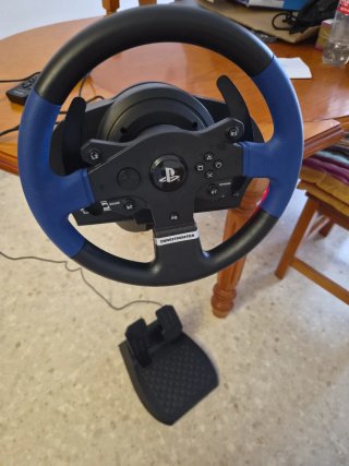 Volante Thrustmaster para PlayStation