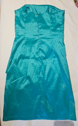 Vestido fiesta strapless con flor