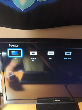 Samsung 24" LED TV UE24H4003 + MANDO