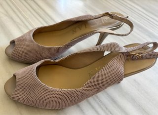 Zapatos de salón beige
