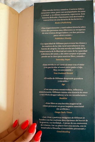 La Librería de Los Corazones Solitarios / the B...