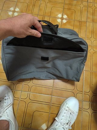 Bolsa de mano gris