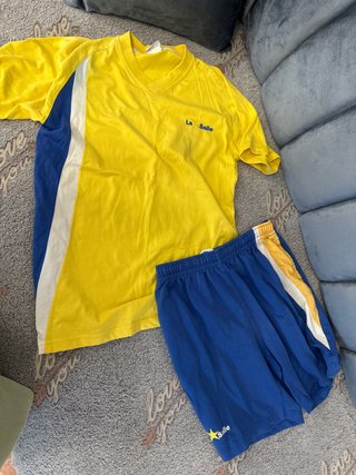 Conjunto deportivo La Salle amarillo y azul