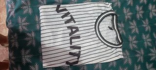 Camiseta VITALITY rayas blancas y negras