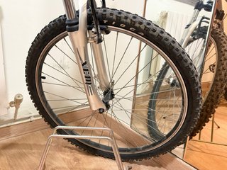 Bicicleta BH azul