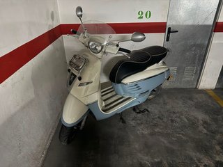 Peugeot Django 2017 Scooter Beige/Azul 49cc