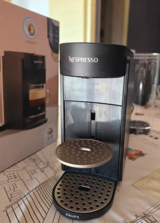 Cafetera Nespresso Vertuo UP Negra