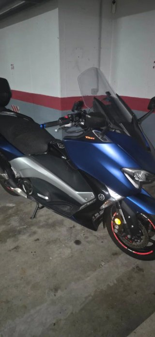 Yamaha T Max Maxi Scooter Negro/Azul