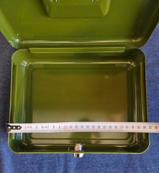 Caja metálica con llave